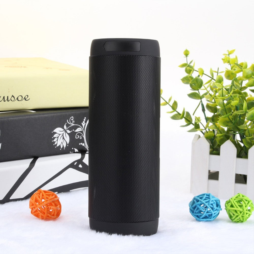 Outdoor waterproof bluetooth speaker wireless bluetooth heavy subwoofer outdoor portable plug-in card bluetooth speaker